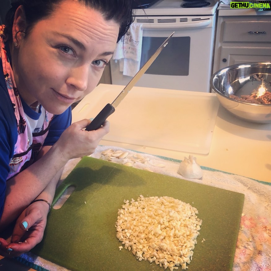 Amy Lee - 105.3K Likes - Happy Thanksgiving! How much garlic have YOU chopped so far?