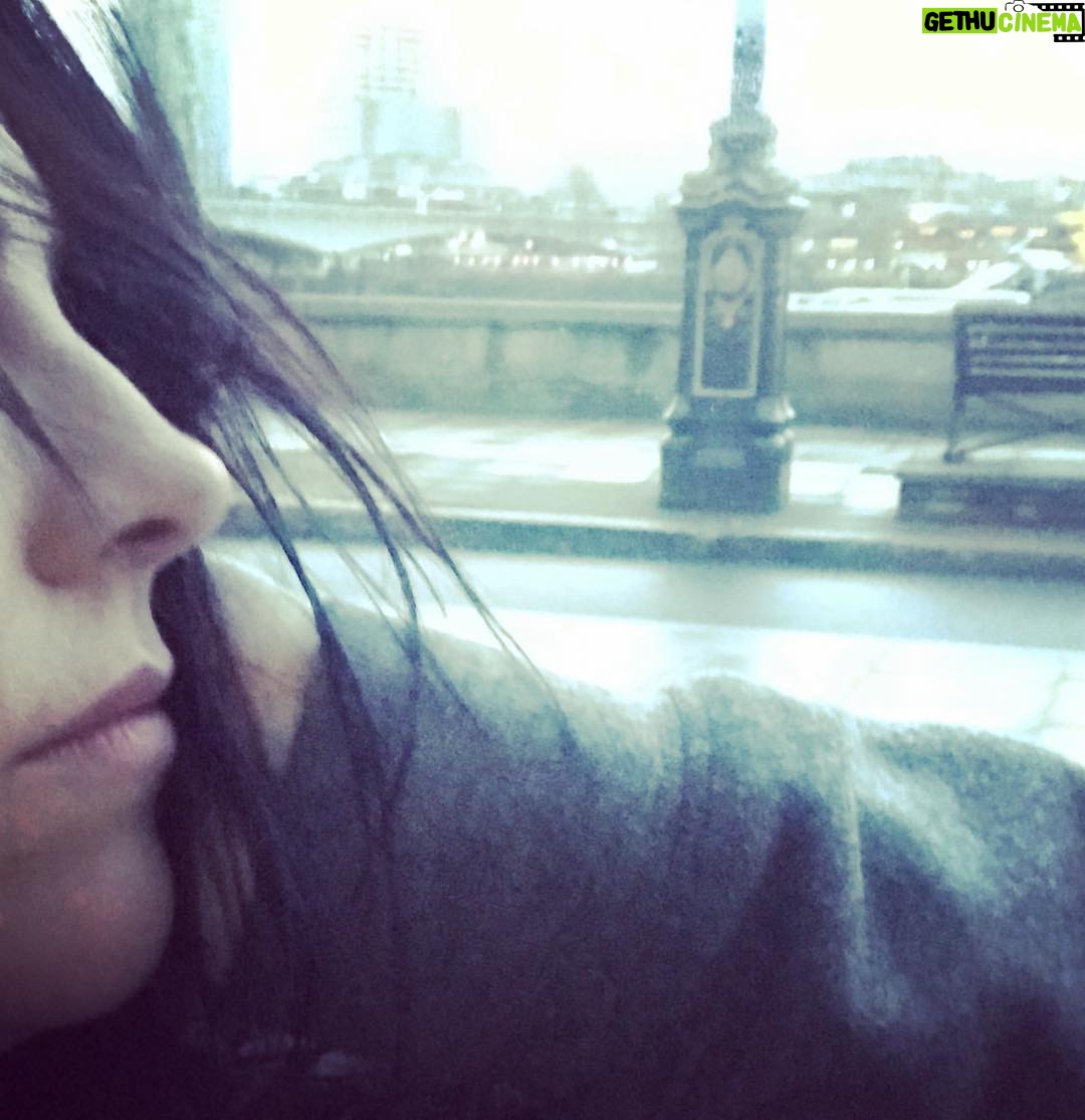 Amy Lee - 111.8K Likes - Raise your hand if it’s raining where you are