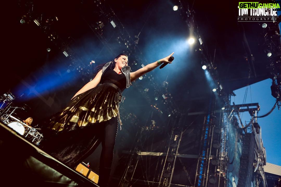 Amy Lee Instagram - Thank you for an incredible tour! Made some beautiful memories, saw some dear friends and made some new ones. My heart is full. Until we meet again! 🇨🇭 🇬🇧 🇷🇺 🇵🇱 🇷🇴 🇱🇹 🇧🇬 🇩🇪 🇮🇹 🇬🇷 🇳🇱 🇧🇪 🇺🇦