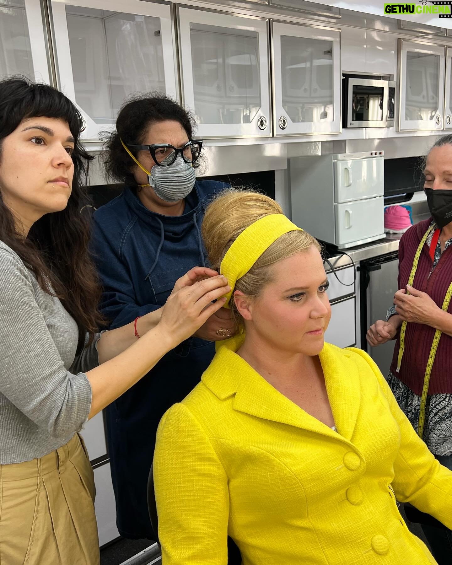 Amy Schumer Instagram - Thank you @jerryseinfeld for having me! “Unfrosted” is out today on @netflix I will never get over the @voelhair the @kyrapanchenko_mkup and the costumes by Susan Matheson and this cast is absolutely the funniest roster you will ever see. Loved every second with my counterpart @iammaxgreenfield