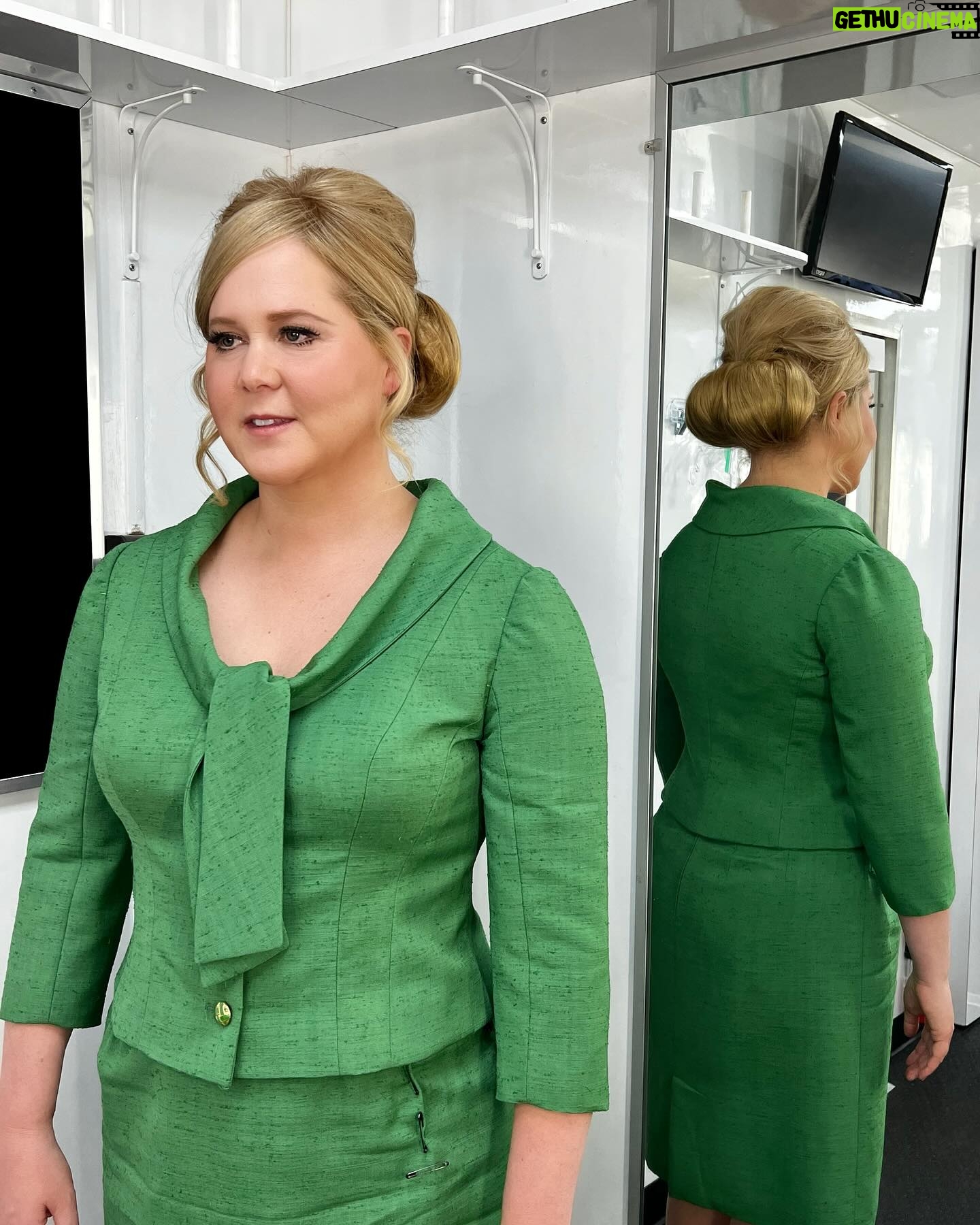 Amy Schumer Instagram - Thank you @jerryseinfeld for having me! “Unfrosted” is out today on @netflix I will never get over the @voelhair the @kyrapanchenko_mkup and the costumes by Susan Matheson and this cast is absolutely the funniest roster you will ever see. Loved every second with my counterpart @iammaxgreenfield
