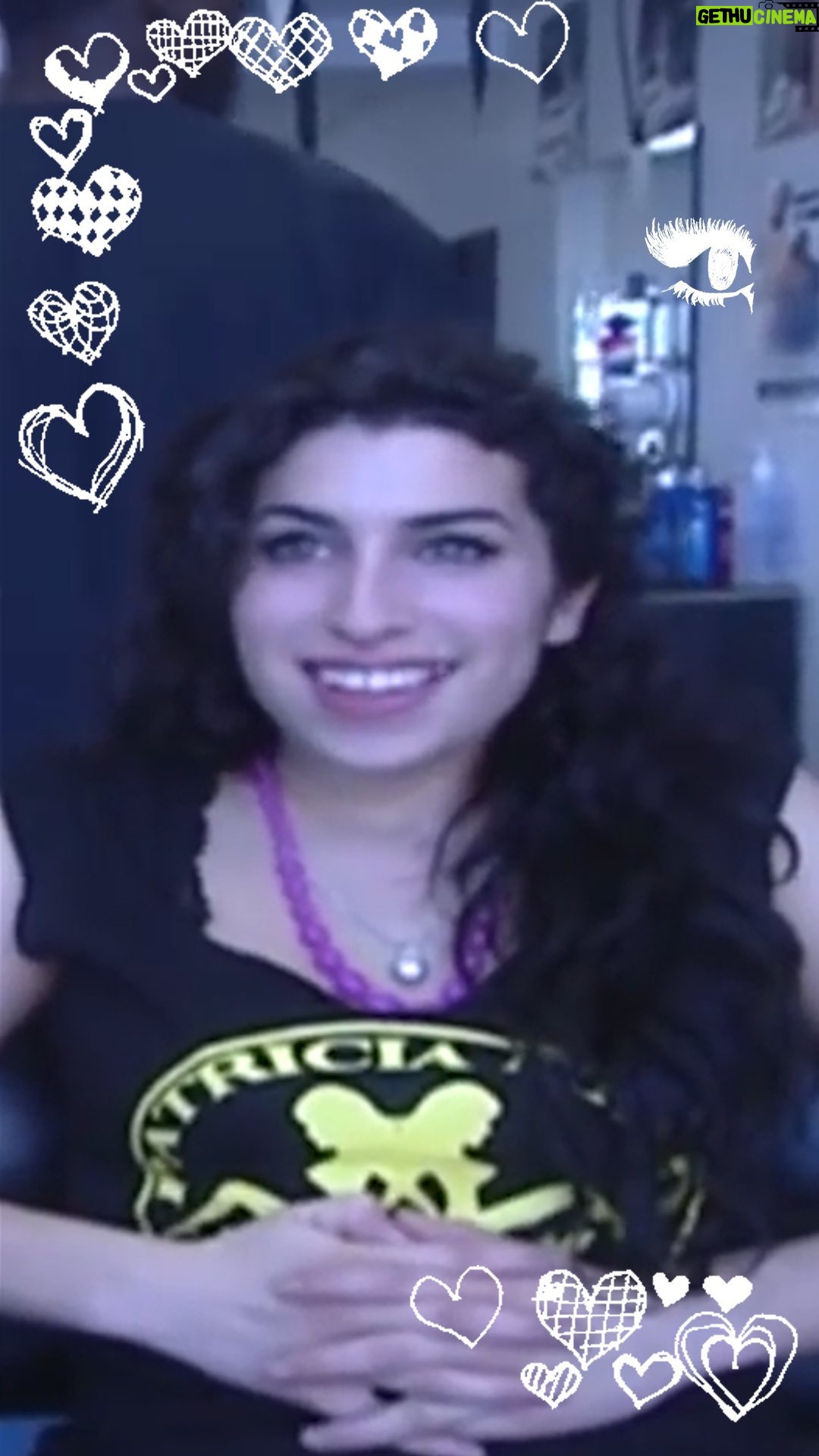 Amy Winehouse Instagram - Frankly Amy... How ‘Frank’ are you? 🖤