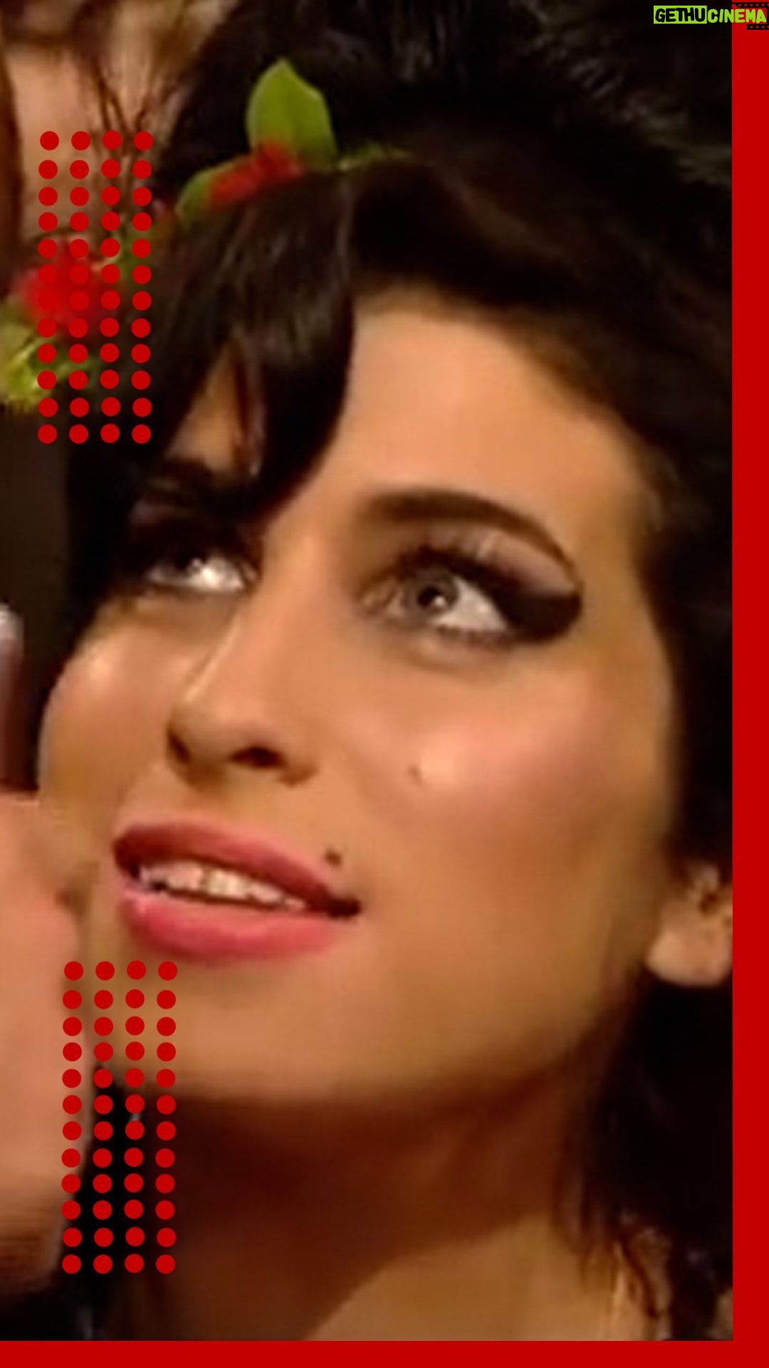 Amy Winehouse Instagram - Amy was interviewed by Jools Holland, before performing with Paul Weller for The Annual Hootenanny in 2006.🖤