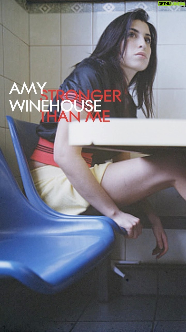 Amy Winehouse Instagram - In Amy’s Whitfield Live session, her rendition of ‘Stronger Than Me’ stands out with her vocals radiating pure and powerful emotions. Immerse yourself in the individuality that each live performance adds to her tracks 🖤. #FRANK20