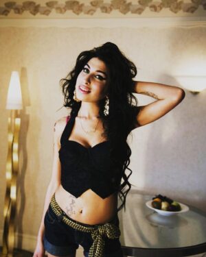 Amy Winehouse Instagram - In 2006, photographer Harry Benson captured Amy during her global success and recognition at the Savoy Hotel in London. The photographs beautifully highlight her lively and vibrant personality. 💗

#backtoblack