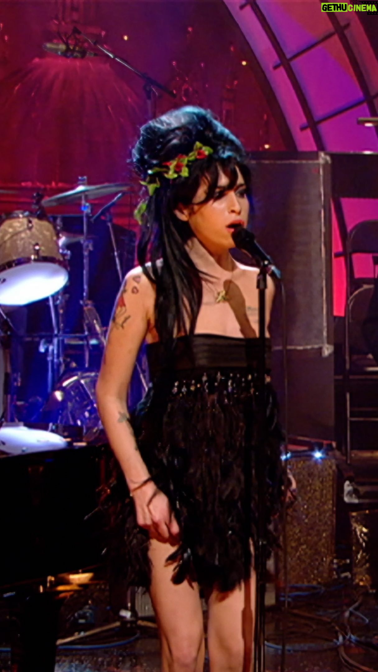 Amy Winehouse Instagram - Amy performing ‘I Heard It Through The Grapevine’ with Paul Weller live on Jools’ Annual Hootenanny in 2006. Watch the full performance now on Youtube, link in bio 💕