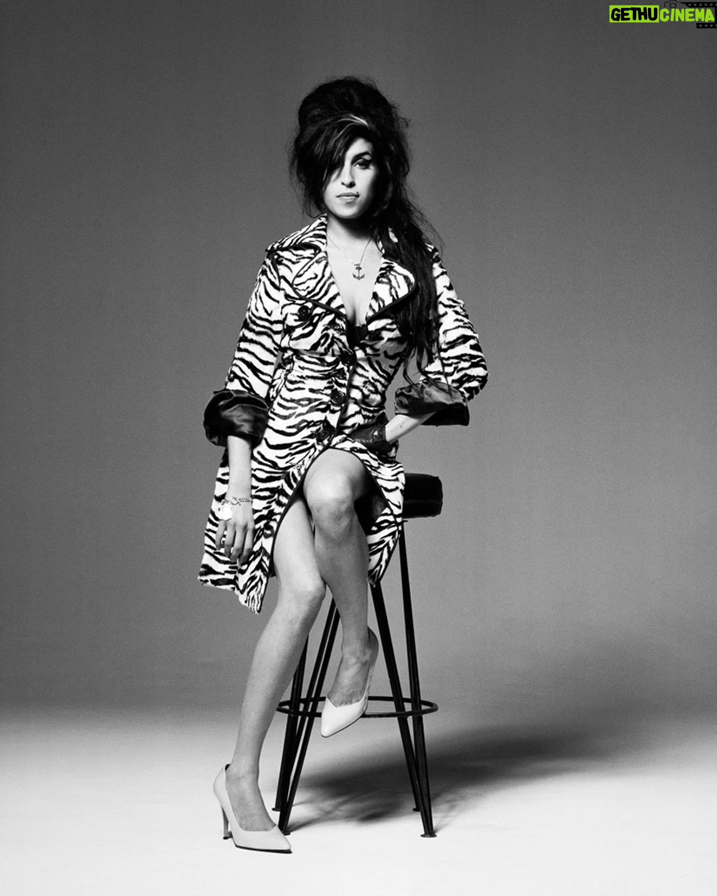 Amy Winehouse Instagram - Amy was photographed by @brookenipar in 2007, showcasing her unique style in a gorgeous zebra coat. 🖤