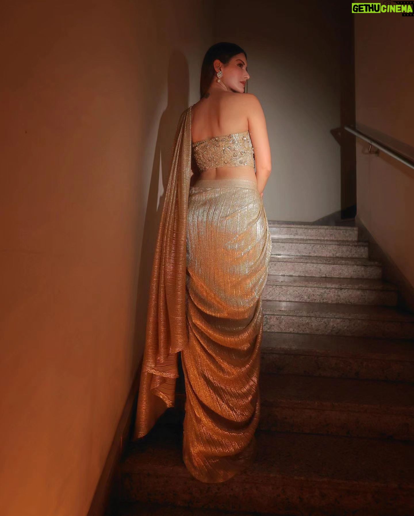 Amyra Dastur Instagram - Gorgeous with her killing looks in golden attire π₯πβ¨ @amyradastur #amyradastur #amyra #gorgeous #actress #actresshot #beauty #hotactress #hot #tollywood #tollywoodactress #tollywoodcinema #tollywoodhotactress #kollywood #kollywoodcinema #kollywoodactress #bollywood #bollywoodactress #bollywoodmovies
