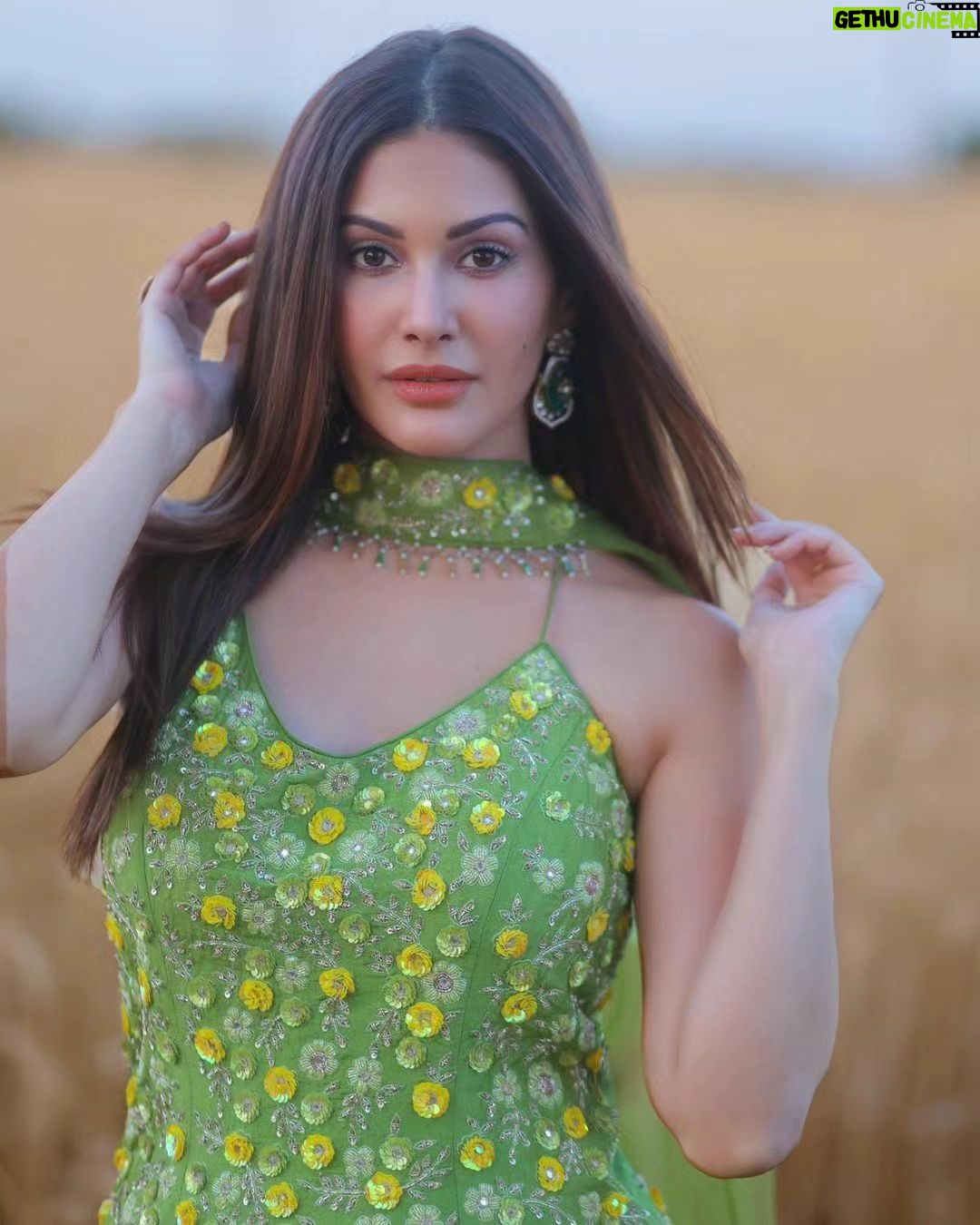 Amyra Dastur Instagram - Stunning Gorgeous in Farms 😍🤩🔥 @amyradastur #amyradastur #amyra #gorgeous #beauty #actress #actresshot #hotactress #hot #tollywood #tollywoodactress #tollywoodcinema #tollywoodhotactress #kollywood #kollywoodcinema #kollywoodactress #bollywood #bollywoodactress #bollywoodmovies