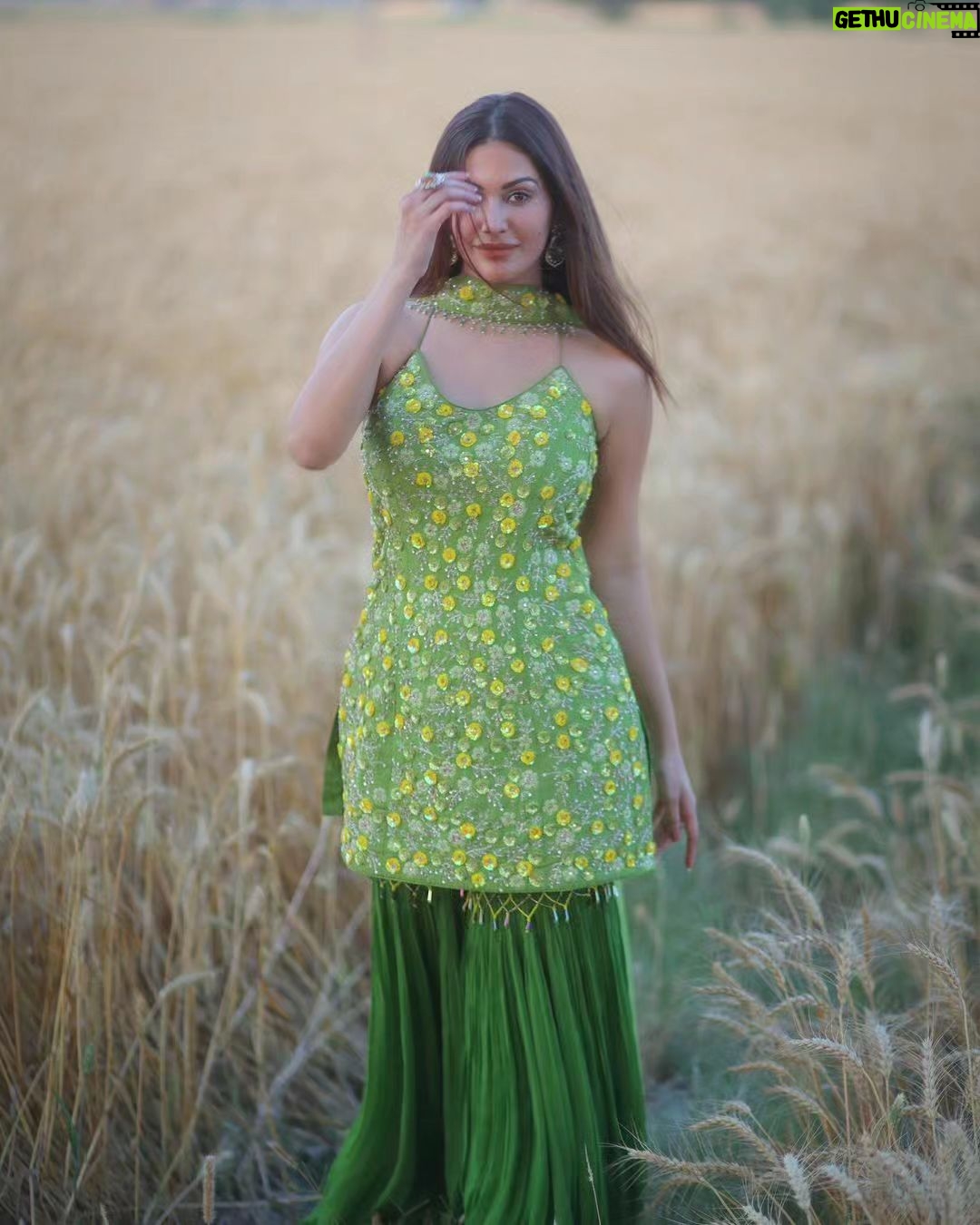 Amyra Dastur Instagram - Stunning Gorgeous in Farms 😍🤩🔥 @amyradastur #amyradastur #amyra #gorgeous #beauty #actress #actresshot #hotactress #hot #tollywood #tollywoodactress #tollywoodcinema #tollywoodhotactress #kollywood #kollywoodcinema #kollywoodactress #bollywood #bollywoodactress #bollywoodmovies