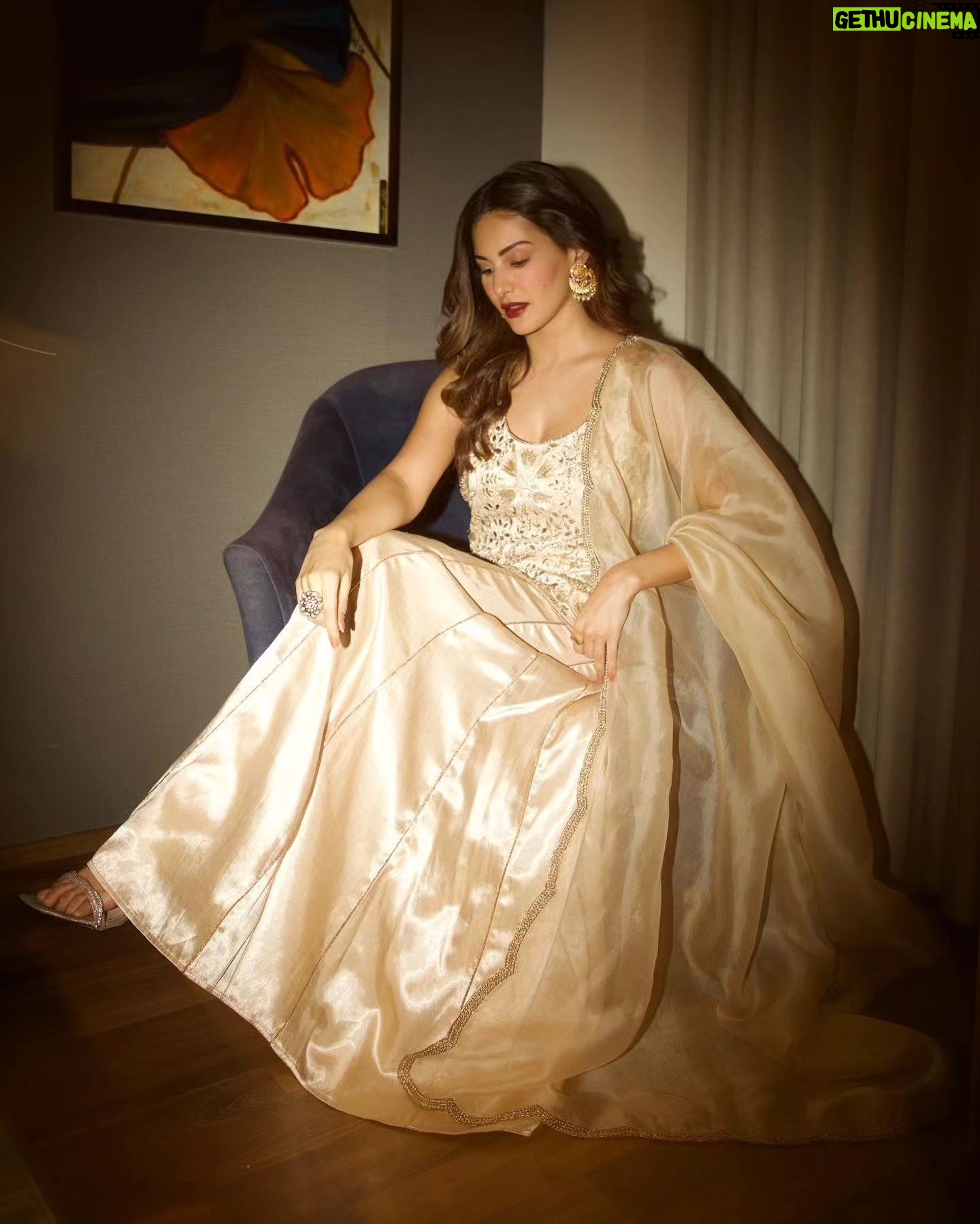 Amyra Dastur Instagram - Angel ❤️😍✨ @amyradastur #amyradastur #amyra #actress #gorgeous #beauty #angel #goldenbeauty #tollywood #tollywoodactress #tollywoodhotactress #tollywoodcinema #kollywood #kollywoodcinema #kollywoodactress #bollywood #bollywoodactress #bollywoodmovies
