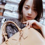 An So-hee Instagram - 🖤 @prada #PradaGalleria #adv #gift