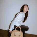 An So-hee Instagram - 🤎 @Ferragamo #FerragamoHugBag #페라가모