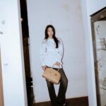 An So-hee Instagram - 🤎 @Ferragamo #FerragamoHugBag #페라가모
