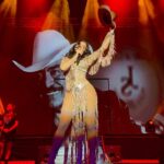 Ana Bárbara Instagram - Ahora te llamaras... no se. Lo tienes bien merecido 🎶🌹 #SecretoDeAmor Nos vemos este Viernes 10 de Noviembre en el @youtubetheater de Los Ángeles! 🤠 #AnaBarbara #BandidosTour