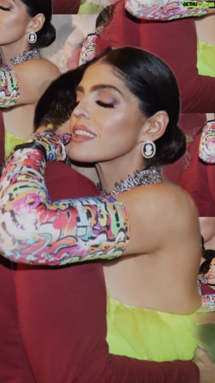 Ana Bárbara - 14.2K Likes - Celebrando por nueve años a tu lado el día del amor si te late, vamos por mas! ❤️🔥💋 @aj_munoz8176
A todos los pedazos de mi Alma, les deseo que en su vida tenga un Gran amor, y Amistades que llenen su corazon!
Felicidades y Gracias a mis amados amigos por ser una bendicion!
Yo en el amor, estoy celebrando por nueve años al lado de mi #Bandido @ajmuñoz GRACIAS POR TODO Y POR TANTO💜