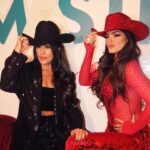 Ana Bárbara Instagram - Que bonito verte @marthadebayle , gracias por invitarme a tu hermoso evento de #findeaño con todos los #bandidos de #mastermoi2023 🥰😘 @rebmangas te salió increíble 🥻 @alexmata21 💅 @orlando_makeup