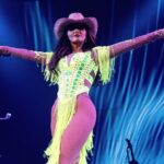Ana Bárbara Instagram - #18m #diadelfan ❤️‍🔥 muy agradecida con ustedes #pedazosdemialma de #Monterrey por ese gran cierre del #BandidosTour y todas las ciudades en diferentes países. Los quiero y los que nos dedicamos a esto no seríamos nada sin ustedes ; un ciclo terminó pero llegan más y más sorpresas , recuerden que nos vemos en #Texcoco #feriadelcaballo el 4 de abril 🇲🇽🤩💋 AB 🎥 @soyelmolina #recap #arenamonterrey #bandida