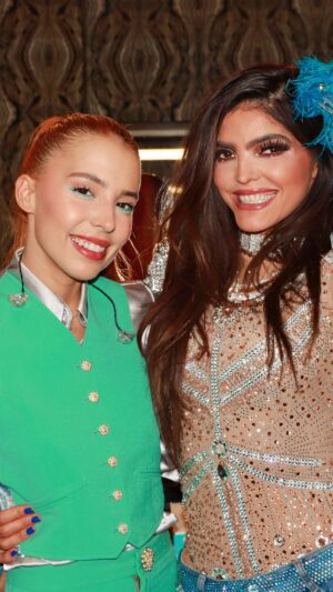 Ana Bárbara Instagram - Chicago nos vemos este Sábado en el @rosemonttheatre junto a mi querida @majo__aguilar en la última fecha del #BandidosTour ❤️‍🔥🤠 Ultimos boletos en AnaBarbara.com #AnaBarbara #MajoAguilar