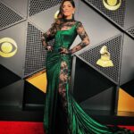 Ana Bárbara Instagram - Mi paso por la #alfombraroja ayer en #66th @recordingacademy 🏆 , una nominación así no se vive todos los días , muy agradecida por tomar en cuenta #BordadoAMano 💯 👗 @valdrinsahiti @stylepr 👠 @flordemariacollection 💍 @petermarco90210 📍 Los Ángeles, California
