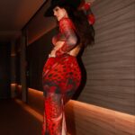 Ana Bárbara Instagram – Mi cuerpo anhelaba esas dulces caricias… 💋

💄 @tonioestrada
👗 @soyezra 
📸 @landoslays
