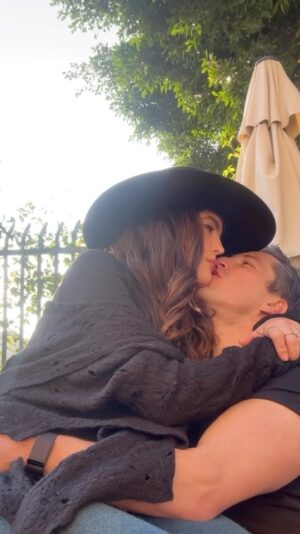 Ana Bárbara Instagram - Cuando está bueno el chisme, pero te haces el que no te interesa 🤣🤣@aj_munoz8176
Les ha pasado??