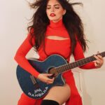 Ana Bárbara Instagram - Asi celebro mis 53! 🎂❤️ Con el alma agradecida y bendecida por el amor que tantos me dan, por ser la música mi mejor aliada en esta vida… 🎸🎶🎼💋