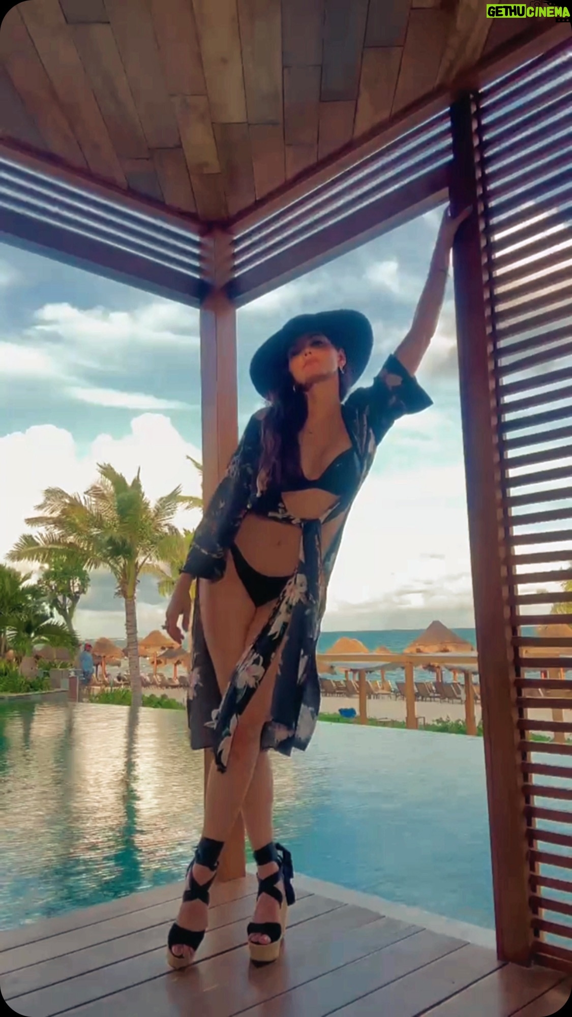 Ana Bárbara - 33.2K Likes - Por fin unos días de descanso , que siempre son necesarios como les comento en mis historias y más rodeada de grandes amigas y el regalo más maravilloso que la naturaleza nos da 🙏🏼🥰
📍 @fairmontmayakoba