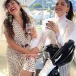 Ana Bárbara Instagram - Cómo disfruto cantar con esta mujer @anabarbaramusic, se logró una versión increíble en este dueto de ‘Mentiras Bonitas’. Vayan a escuchar y ver el video en YouTube, ¡estoy segura que les va a encantar! 🤍