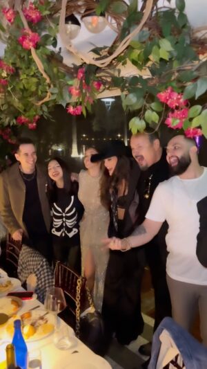 Ana Bárbara Instagram - La parte mas sanadora de la musica es encontrarte a los bohemios y compartir una noche mágica ✨🎶. @grupofrontera @meylinzuniga @angela_aguilar_ @edgarbarrera @pepeaguilar_oficial @carinleonoficial @jomarigoyso @leonardoaguilaroficial @manuelmedrano @leninramirezmusic