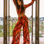 Ana Bárbara Instagram - Pensándolo bien lo dice aquel viejo refrán. 🧡 #BordadoAMano #AnaBarbara 💄 @tonioestrada 📸 @landoslays 🥻 @estradatwins