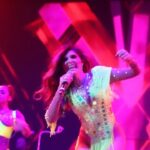 Ana Bárbara Instagram - Empieza el #findesemana a ritmo de “no lloraré , resistiré aunque me muera de dolor “ 🚫💃🏻 #monentazo la semana pasada en la #arenamonterrey ❤️‍🔥 ; cuál canción es la suya este fin de ?