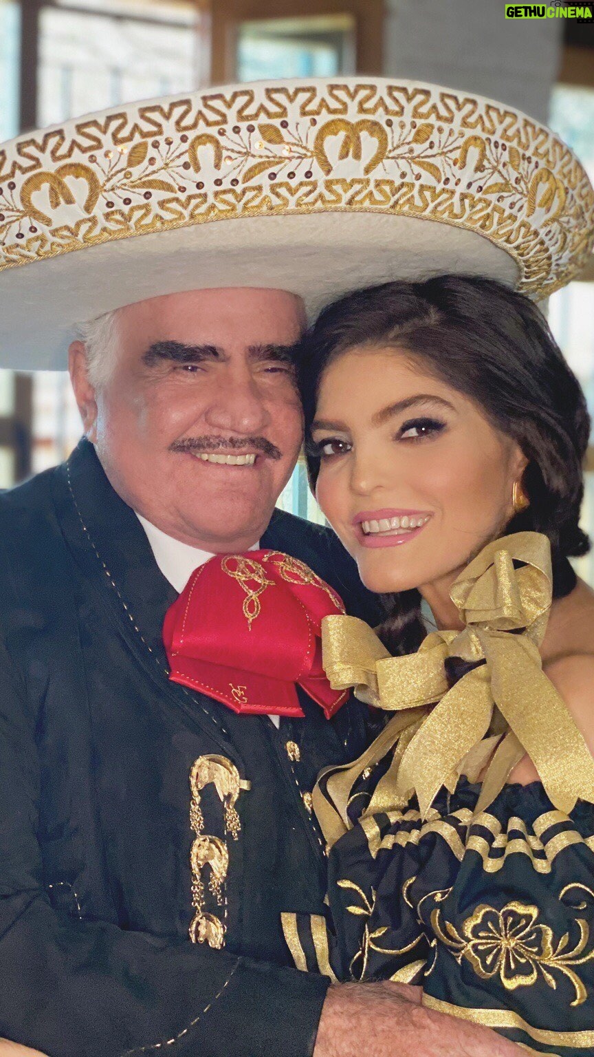 Ana Bárbara - 42K Likes - Mi querido #vicentefernández 🙏🏼 Hoy en tu aniversario luctuoso te recuerdo con mucho cariño y siempre agradecida por esta gran canción que ya tiene 6 millones en #youtube 💥 “ El mariachi nunca muere”
Un beso y abrazo hasta arriba 🥰