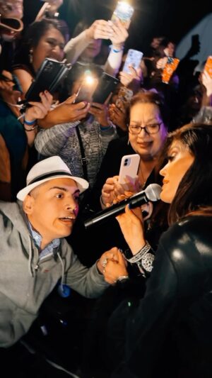 Ana Bárbara Instagram - Gracias por recibirme con mucho AMOR SAN Jacinto, California. 🙏🏼❤️ Los amo! 🫂