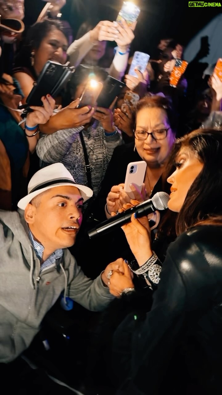 Ana Bárbara - 16.5K Likes - Gracias por recibirme con mucho AMOR SAN Jacinto, California. 🙏🏼❤️ Los amo! 🫂