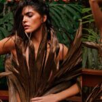 Ana Bárbara Instagram - Y mientras estamos en la promo de #reinagruperatour ❤️‍🔥 aquí les dejo estas #fotos en #costarica🇨🇷 ‼️😚 les gusta mi vestido? 💯% natural 😏😅🥬 📍 @chachaguarainforest 📸 @soyelmolina #photoshoot #naruraleza #anabarbara