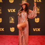 Ana Bárbara Instagram - Esto va para todas las mujeres Mexicanas! 🇲🇽 Muchísimas gracias @premiolonuestro por este reconocimiento y la gran celebración por mis 30 años de trayectoria. Gracias mis bandidos y a los pedazos de mi alma por ser mi motor. Los amo! 😘❤️✨ #PremioLoNuestro
