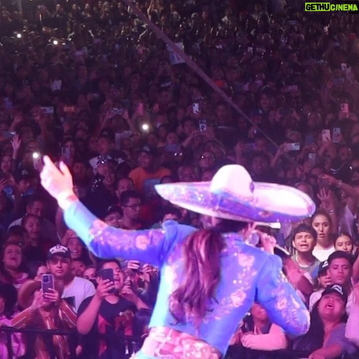 Ana Bárbara Instagram - Mi hermoso #sanluispotosí ❤️🔥 que bonito vernos de nuevo mis paisanas y paisanos en la #feriadelaenchilada , literal esto #esdecasa señores , gracias a mis hermanos @vivianaugaldem @antero_ugalde_oficial_ 💥‼️ los amo tanto y mucho mucho a ustedes mis #bandidos 💋 @municipiosgs #anabárbara #conciertos
