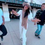 Ana Bárbara Instagram - llegando a #SantaBarbara con toda la actitud!! 💃🏻🤠 listos para #BandidosTour esta noche 🎶