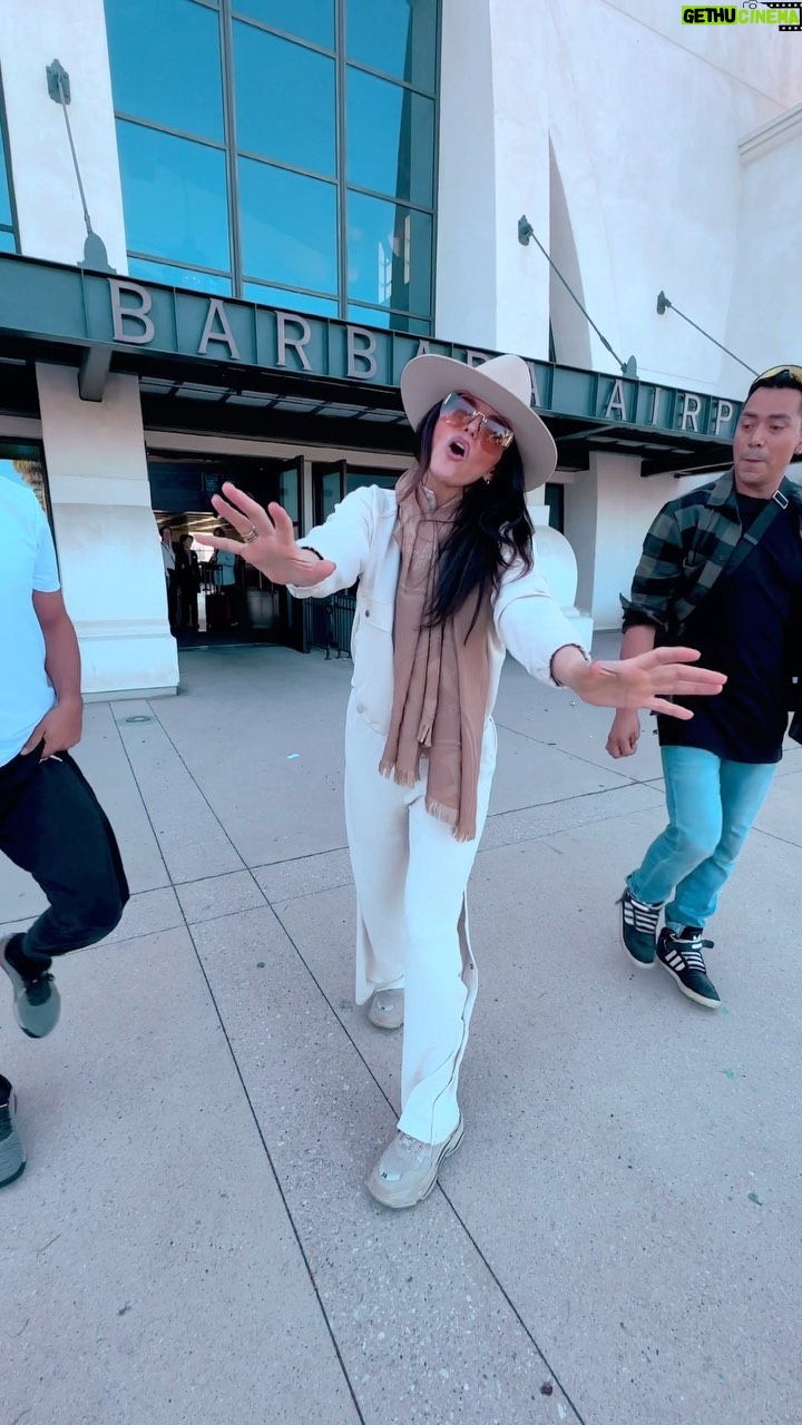 Ana Bárbara - 14.1K Likes - llegando a #SantaBarbara con toda la actitud!! 💃🏻🤠 listos para #BandidosTour esta noche 🎶