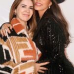 Ana Bárbara Instagram - Y cómo dice esta canción “que voy a brindar cuando oiga sonar, esa que dice CANTINERO” y si, brindo por la Lealtad, que es un Gran valor de la amistad llevada a la Hermandad! GRACIAS POR TANTO AMIGA QUERIDA,🙌🏻🙏🏻🎼 Y no me Importa que no sea tu cumple HOY CELEBRO TU VIDA💜😌🥰😂