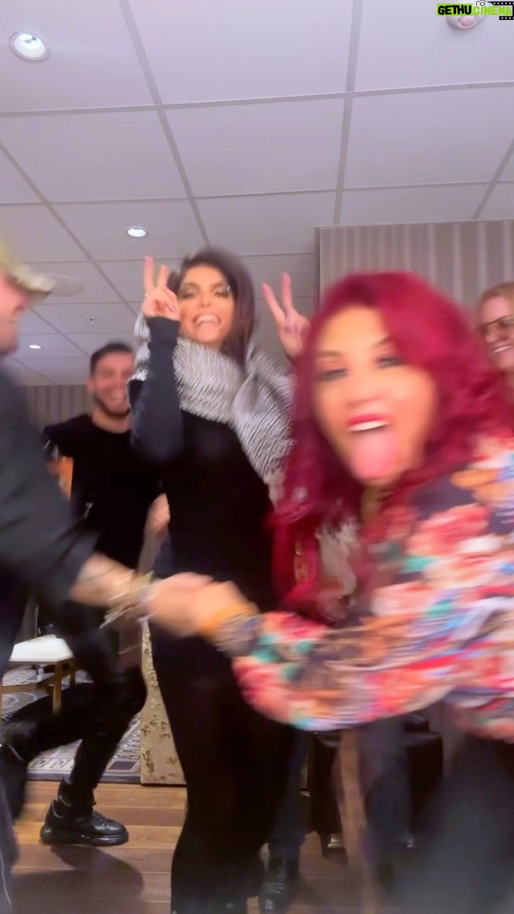 Ana Bárbara Instagram - Asi celebramos una noche exitosa! Las ocurrencias del #EquipoBandido 🤣🥳