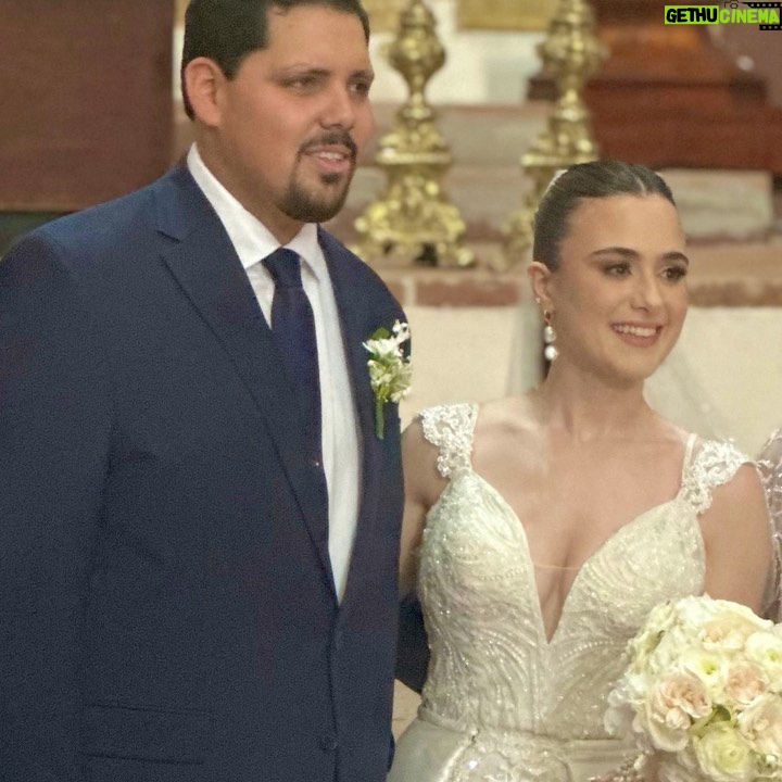 Ana Bárbara - 37.5K Likes - Nunca mejor dicho : “AMOR DEL BUENO “
Aquí les comparto con todo mi amor ❤️🔥 … la Mágica noche que vivimos disfrutando de este gran momento en sus vidas, mi querido @reyli_camacho y @_laanton 👰🏻🤵🏻♂️
Les deseamos mi familia y yo que sean muy felices siempre💜 @aj_munoz8176 💜 @jeronimo_barba
… y que bonito verte y compartir esta gran velada @reylibarbaoficial @tatiana_aguilar.8
