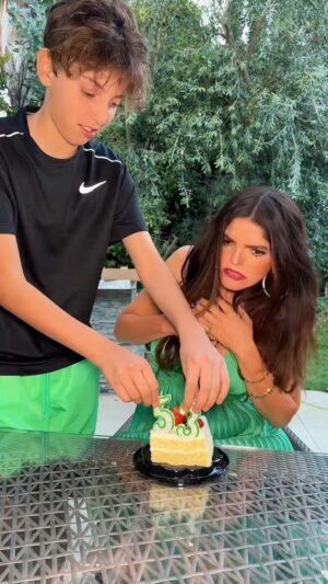 Ana Bárbara Instagram - Gracias por todas sus felicitaciones hoy en mi cumpleaños!! 🎂❤️ #humor #anabarbara #cumpleaños
