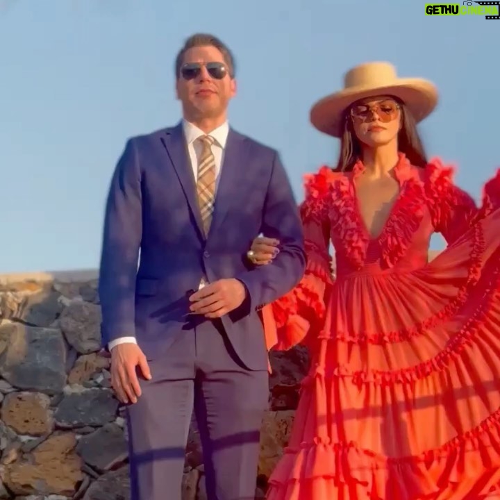 Ana Bárbara - 37.5K Likes - Nunca mejor dicho : “AMOR DEL BUENO “
Aquí les comparto con todo mi amor ❤️🔥 … la Mágica noche que vivimos disfrutando de este gran momento en sus vidas, mi querido @reyli_camacho y @_laanton 👰🏻🤵🏻♂️
Les deseamos mi familia y yo que sean muy felices siempre💜 @aj_munoz8176 💜 @jeronimo_barba
… y que bonito verte y compartir esta gran velada @reylibarbaoficial @tatiana_aguilar.8