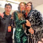 Ana Bárbara Instagram - Después de una noche exitosa!💃🏻 #LaMonjaDeLaFeria con @majo__aguilar y el equipo!! 🤣🤣