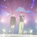 Ana Fernández Instagram - Otra experiencia más en la vida, otro reto superado, bien es cierto, que no quería miraros por si me desmayaba , pero disteis tanto calor y cantabais tan fuerte que pensé “ que narices, a por ello, aquí tod@s somos “ Marzo en Febrero” Posdata: que sepáis que todos y todas cantáis la voz principal, la de @adri_marlon, eso significa que mi voz está en contra de las 7.000 personas Adri 😱, por lo que el técnico @danitechrts ha tirado la toalla porque por mucho que suba mi volumen y yo me pegue más al micro, es una batalla perdida 😂😂😂. Recomiendo para los nervios la valeriana, producto natural, sin químicos, que hizo que fuera capaz de subir las escaleras. 📸📹 de súper @christianhors Os quiero Marlonines.