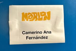 Ana Fernández Instagram - Otra experiencia más en la vida, otro reto superado, bien es cierto, que no quería miraros por si me desmayaba , pero disteis tanto calor y cantabais tan fuerte que pensé “ que narices, a por ello, aquí tod@s somos “ Marzo en Febrero” 

Posdata: que sepáis que todos y todas cantáis la voz principal, la de @adri_marlon, eso significa que mi voz está en contra de las 7.000 personas   Adri 😱, por lo que el técnico @danitechrts ha tirado la toalla porque por mucho que suba mi volumen y yo me pegue más al micro, es una batalla perdida 😂😂😂. 

Recomiendo para los nervios la valeriana, producto natural, sin químicos, que hizo que fuera capaz de subir las escaleras.

📸📹 de súper @christianhors 

Os quiero Marlonines.
