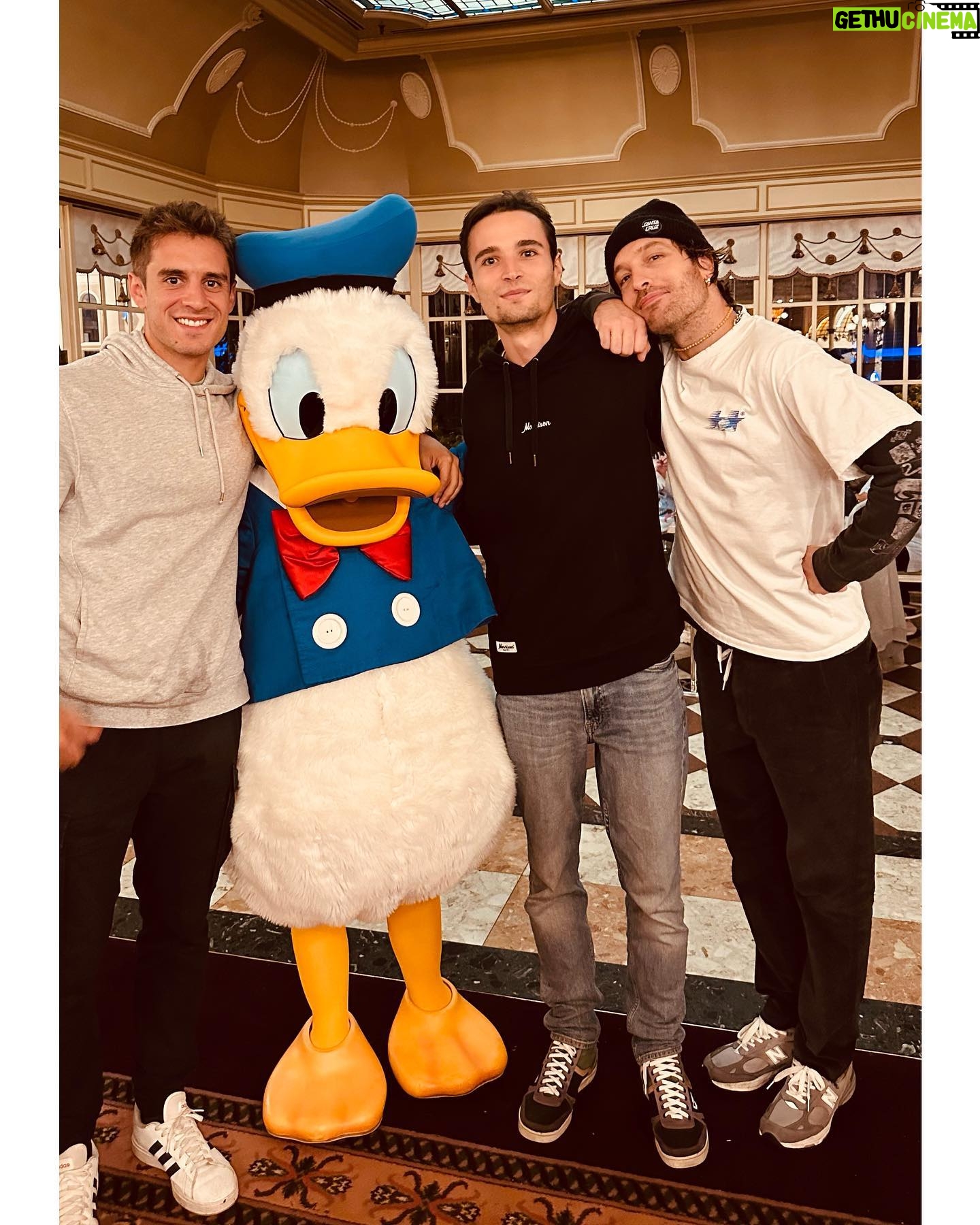 Ana Fernández - 24K Likes - Ay Disney…. Campanilla, Peter, Ariel, Sebastian,Simba, Timón , Mickey, Jack Sparrow, Ratatouille, Bella….
Qué escapada más Mágica, todavía sigo en la corriente australiana con Nemo, despegando con Iron Man, cayendo al vacío en el Hollywood tower, dando vueltas 360 grados con Indiana, en el espacio con Star Wars, y por supuesto en mi preferida y de toda la tropa “ big thunder mountain” 🎢🎢
GRACIAS Y MÁS GRACIAS @disneylandparis @disneyspain @disneydestinos @iberia por TODO. 🤍 #disneylandparis
Lo hemos pasado como enanos y enanas !!!
Y cómo siempre adoración por Maléfica 💜 mi villana favorita
