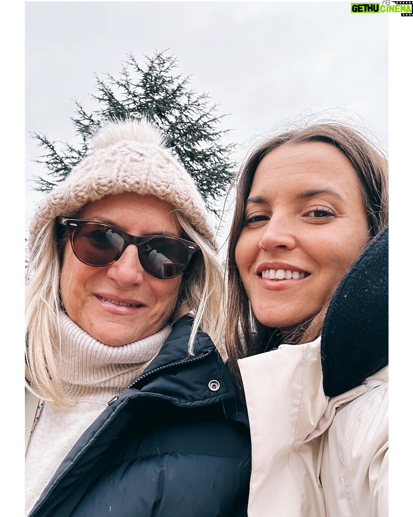 Ana Fernández - 24K Likes - Ay Disney…. Campanilla, Peter, Ariel, Sebastian,Simba, Timón , Mickey, Jack Sparrow, Ratatouille, Bella….
Qué escapada más Mágica, todavía sigo en la corriente australiana con Nemo, despegando con Iron Man, cayendo al vacío en el Hollywood tower, dando vueltas 360 grados con Indiana, en el espacio con Star Wars, y por supuesto en mi preferida y de toda la tropa “ big thunder mountain” 🎢🎢
GRACIAS Y MÁS GRACIAS @disneylandparis @disneyspain @disneydestinos @iberia por TODO. 🤍 #disneylandparis
Lo hemos pasado como enanos y enanas !!!
Y cómo siempre adoración por Maléfica 💜 mi villana favorita